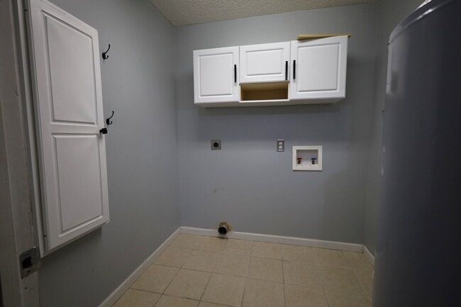 Building Photo - 93 Slosh Ln