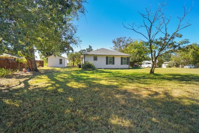Building Photo - Updated 3 Bedroom in Azle