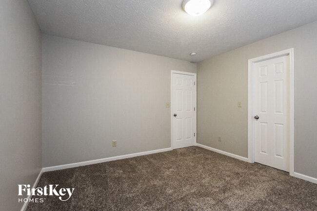 Building Photo - 665 Loon Ln