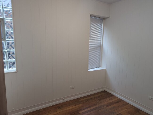 Building Photo - 5455 N Christiana Ave