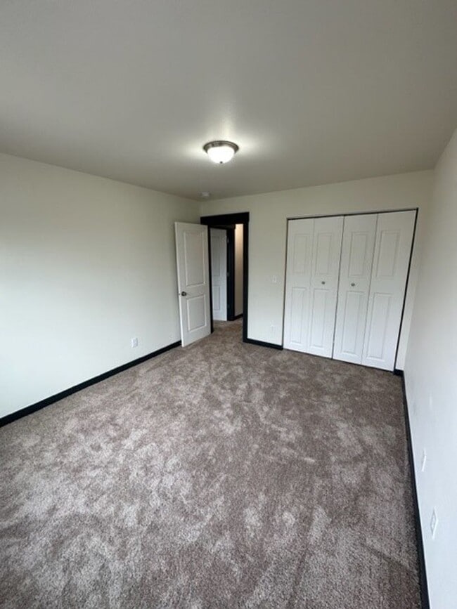 Building Photo - Newer Construction & Pet Friendly! 3 Bed 2.5 Bath Home Available!