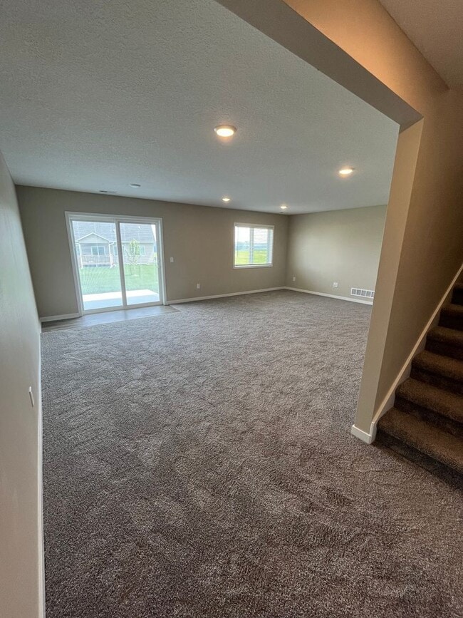 Building Photo - Spacious 4-Bedroom Home in Altoona Neighbo...
