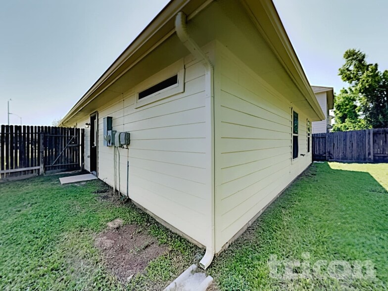 Building Photo - 21419 Palma Grove Way