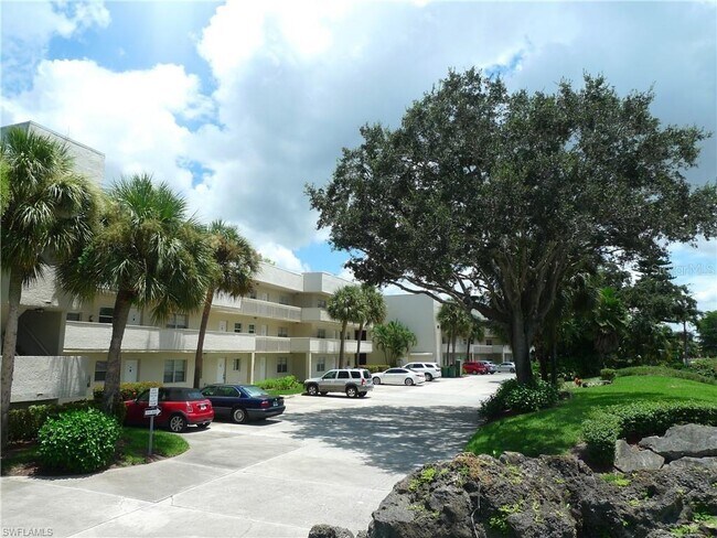 Building Photo - 501 Forest Lakes Blvd