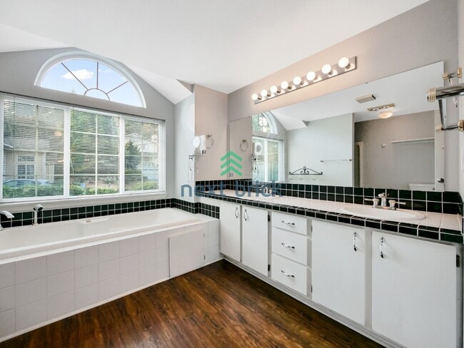 Building Photo - Spacious 3 Bedroom 2.5 Bath Highland Park Home.