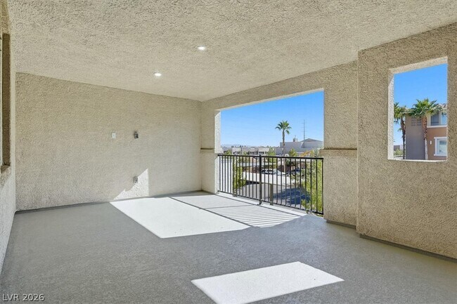 Building Photo - 8667 Luxuriant Ave