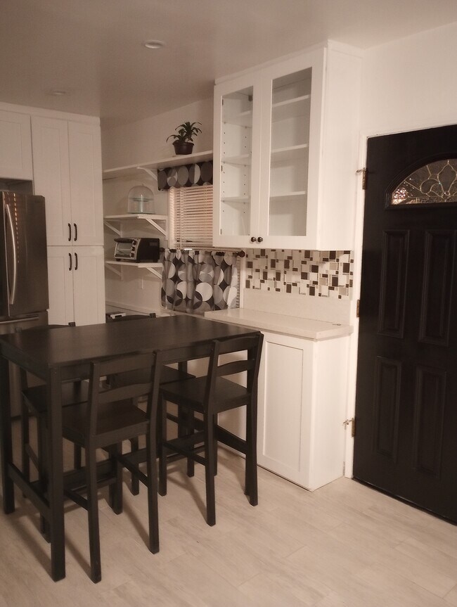 kitchen 2 - 4374 Overland Ave