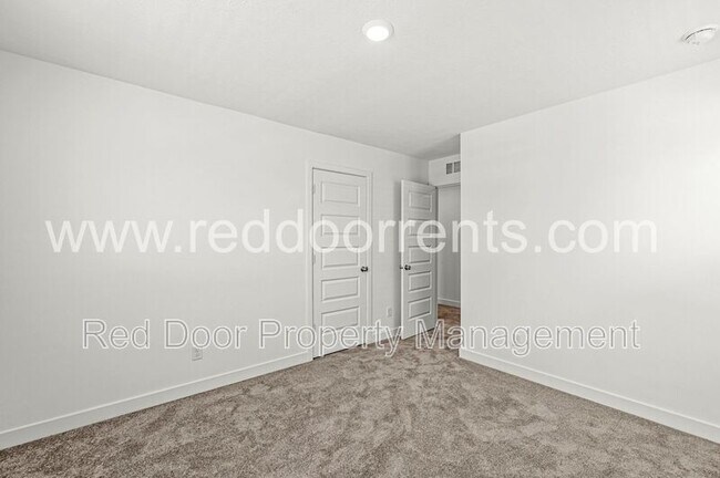 Building Photo - 2956 Grand Rdg Dr