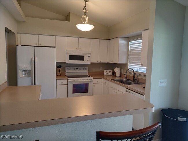 Building Photo - 5126 SW 19th Pl