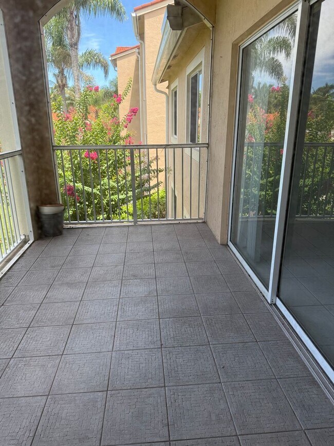 Building Photo - Laguna