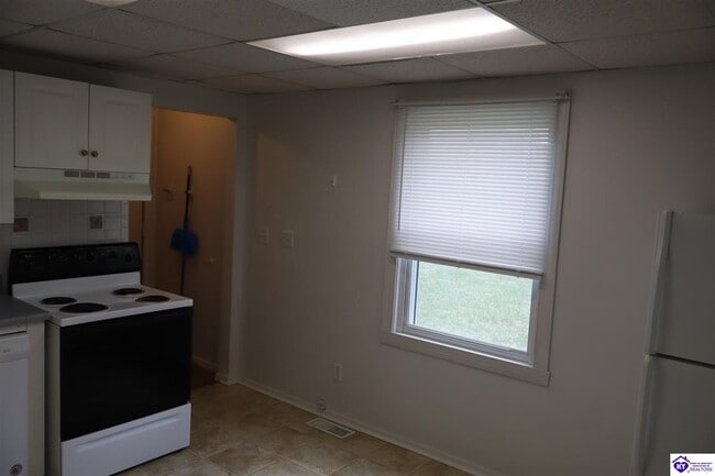 Building Photo - 316 Church St