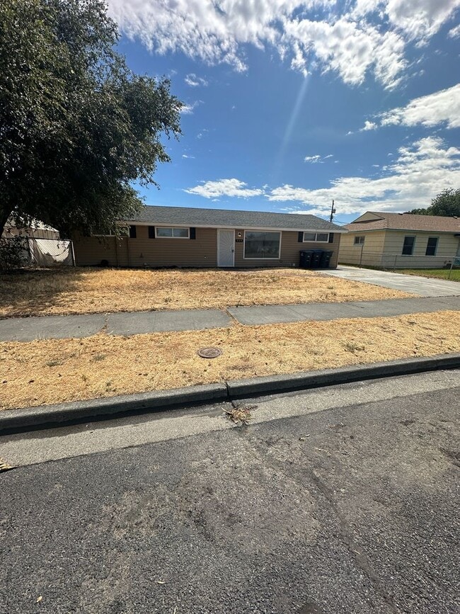 Building Photo - Home for rent, MOVE IN READY!!