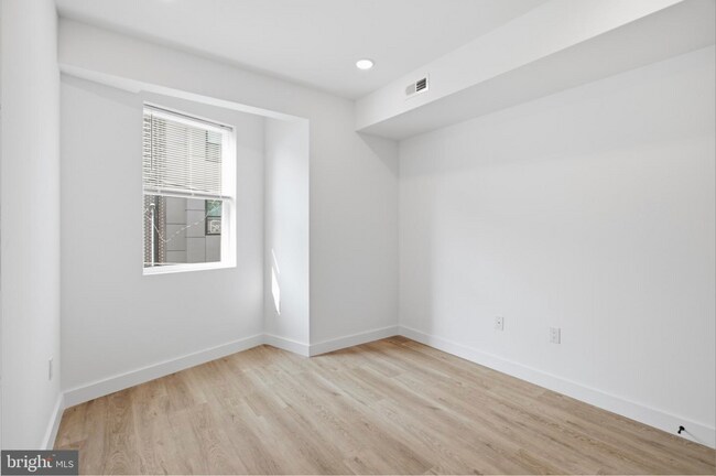 Building Photo - 1027 W Arizona St