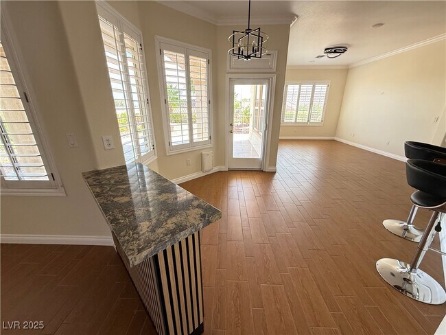 Building Photo - 10513 Longwood Dr