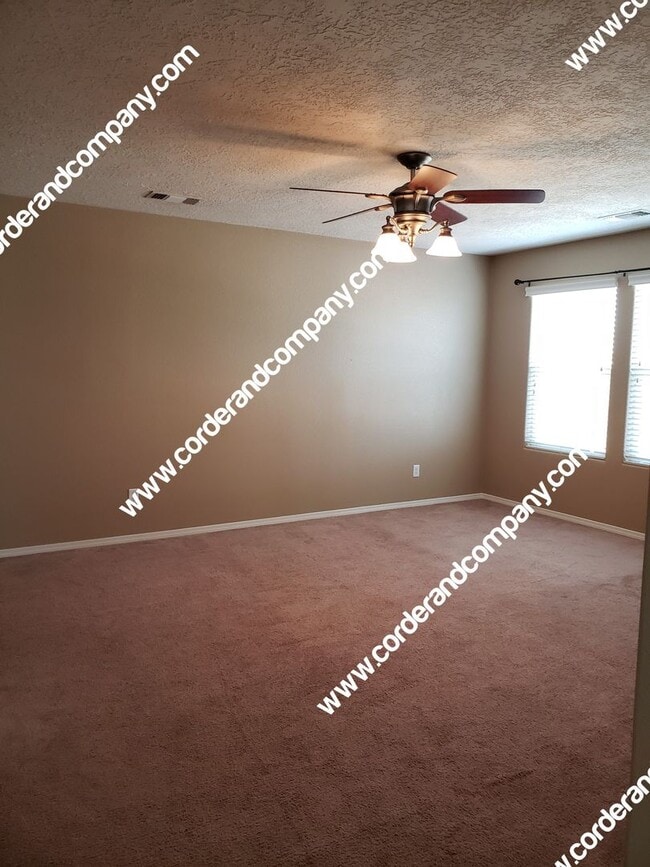 Building Photo - Gorgeous & Large 3 Bedroom, 2.5 Bathroom, ...