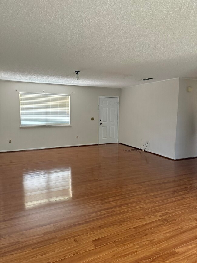 Building Photo - 1702 S Center St