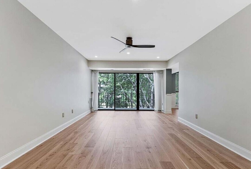 Building Photo - 2074 Royal Fern Ct