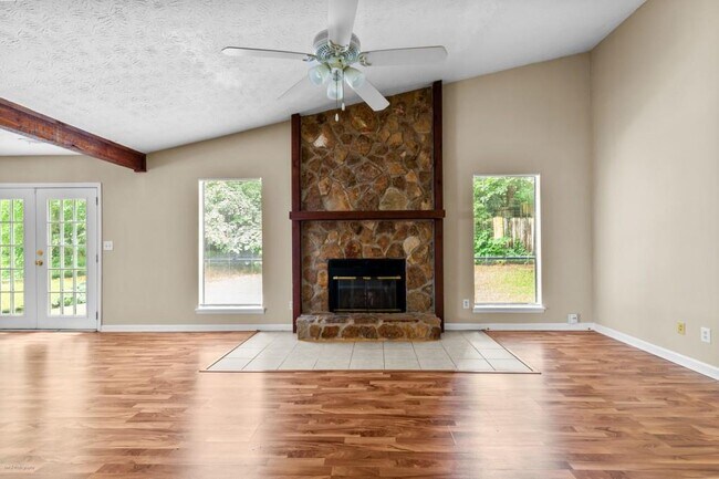 Building Photo - 625 Oxford Hall Dr SW