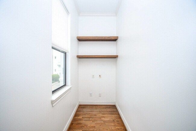 Building Photo - 2222 Hilshire Lake Dr