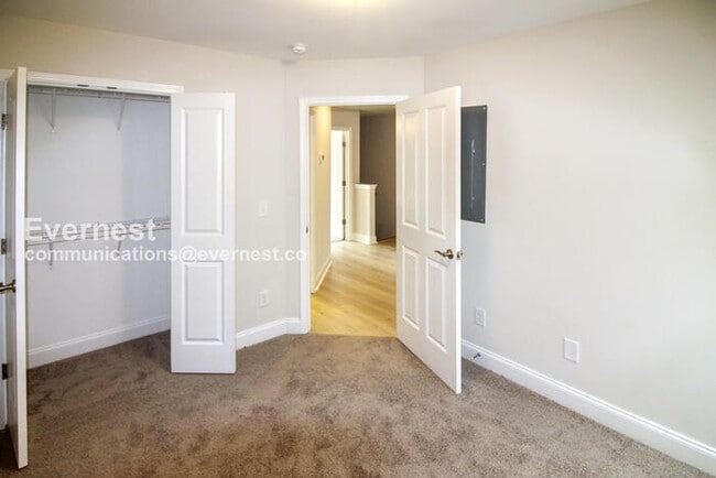 Building Photo - 809 Goswell Dr