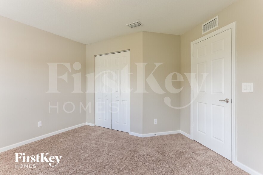 Building Photo - 461 SW Kestor Dr