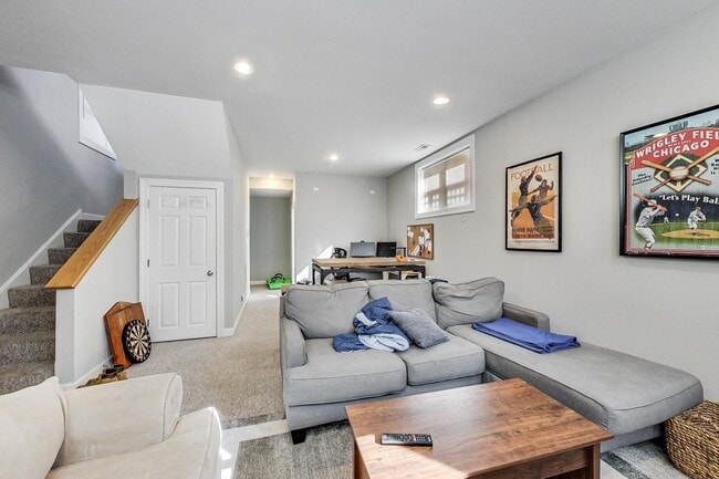 Building Photo - 1330 W Fletcher St