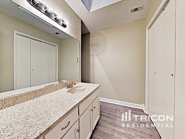 Building Photo - 429 Parkridge Blvd