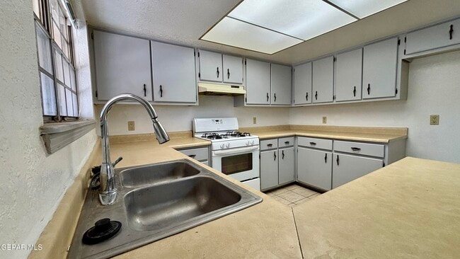 Building Photo - 4705 Frankfort Ave