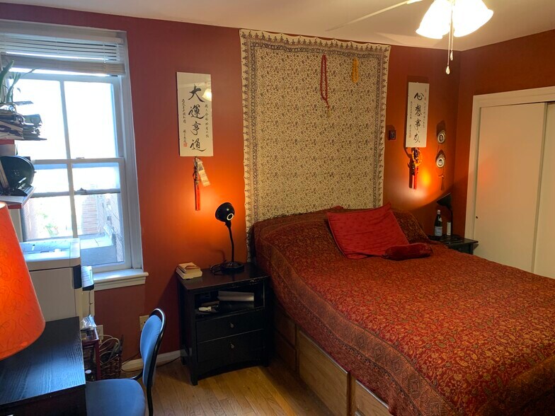 Building Photo - 410 11th St NE