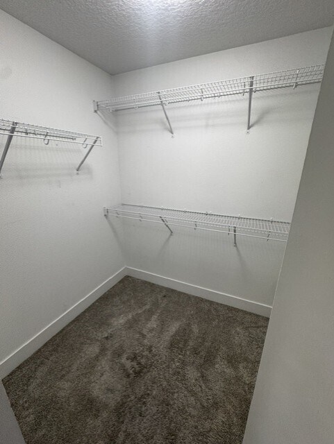 Building Photo - 619 NE Oak Ridge Dr