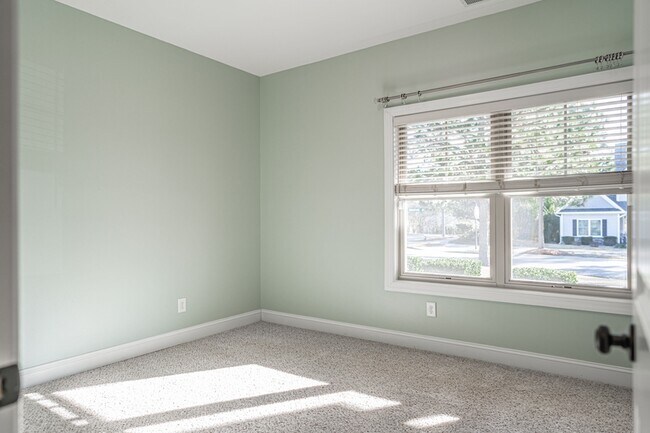 Building Photo - 100 Wiregrass Ln