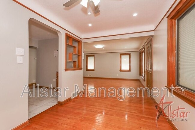 Building Photo - 9113 Outlook Dr