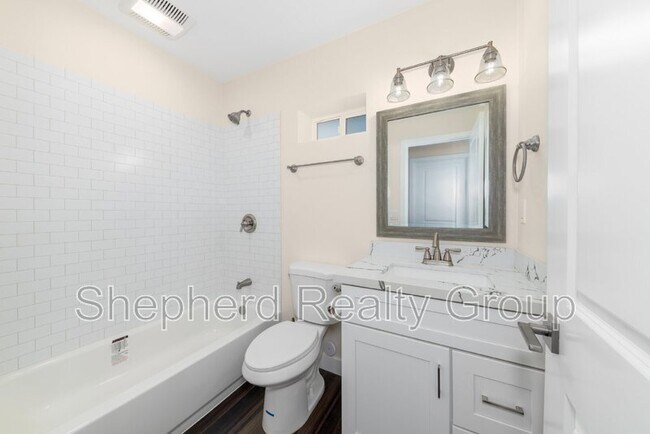 Building Photo - 130 N Lark Ellen Ave