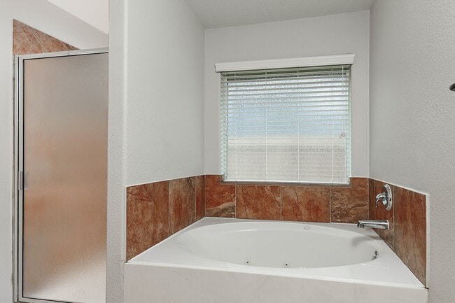 Building Photo - 10912 Redbird