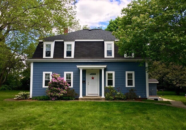 Building Photo - 84 Lake Rd