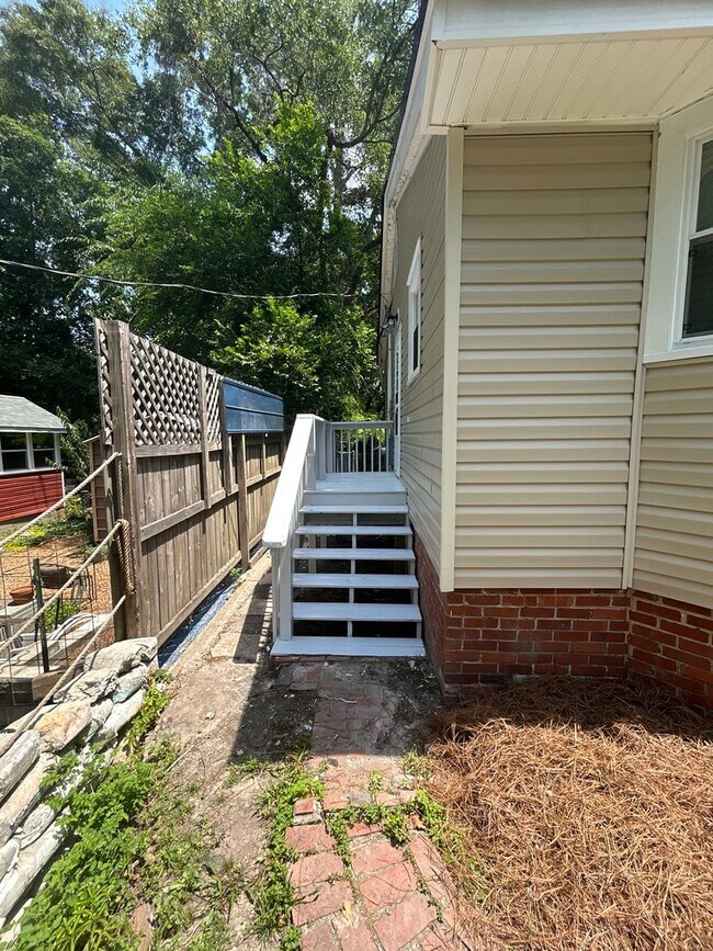 Building Photo - 2 Bedroom House in Lexington near Main St