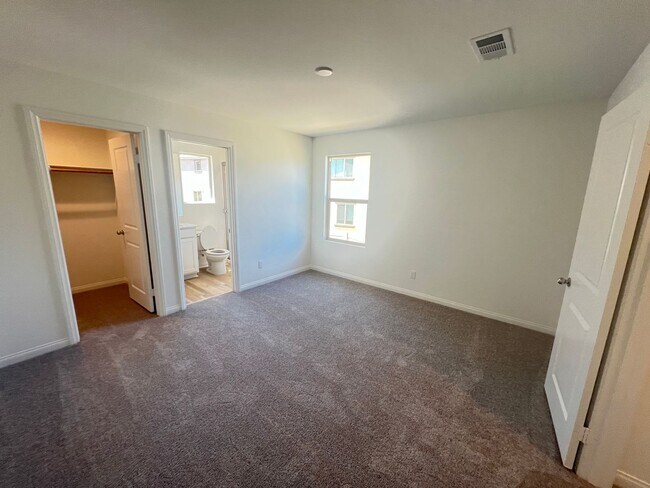 Building Photo - 21469 Thomas Ct