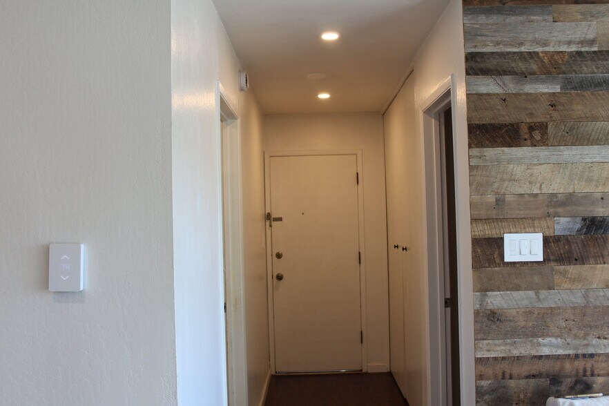 Building Photo - 260 Merrydale Rd