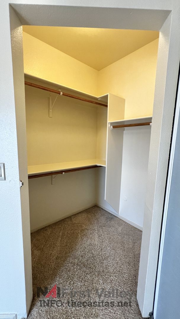 Building Photo - 2 Bedrooms, 2 Baths