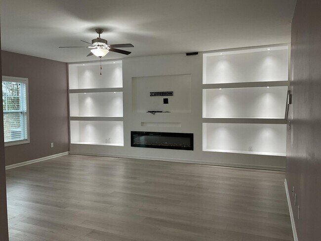 Building Photo - 502 Geranium St