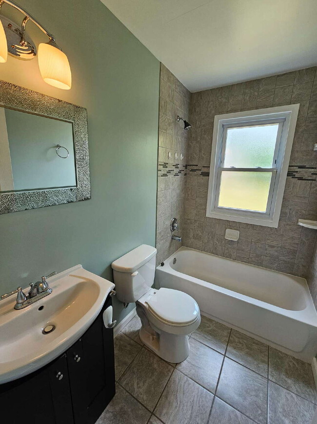 Building Photo - 3 Bedroom Brick Ranch, Updated Kitchen with Granite Countertops, Stainless-Steel Appliances, Hard...
