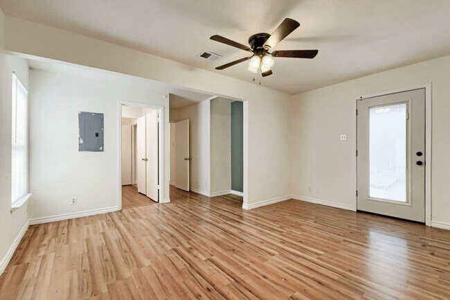 Building Photo - 8106 Windlake Dr