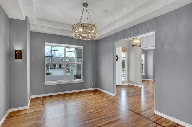 Building Photo - 10071 Clovercrest Dr