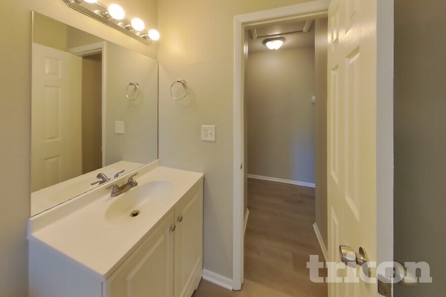 Building Photo - 3154 Macdonald Drive Clearwater FL
