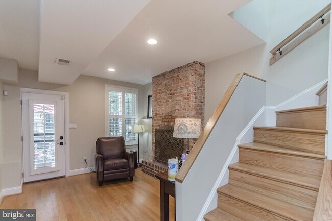 Building Photo - 2321 17th St NW