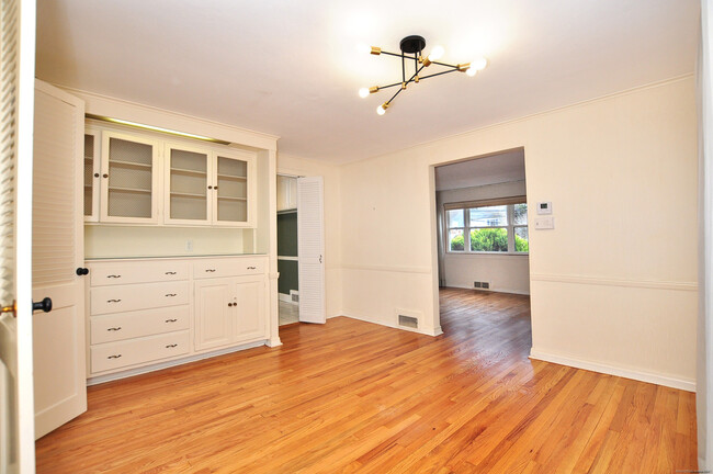 Building Photo - 19 Seneca Rd