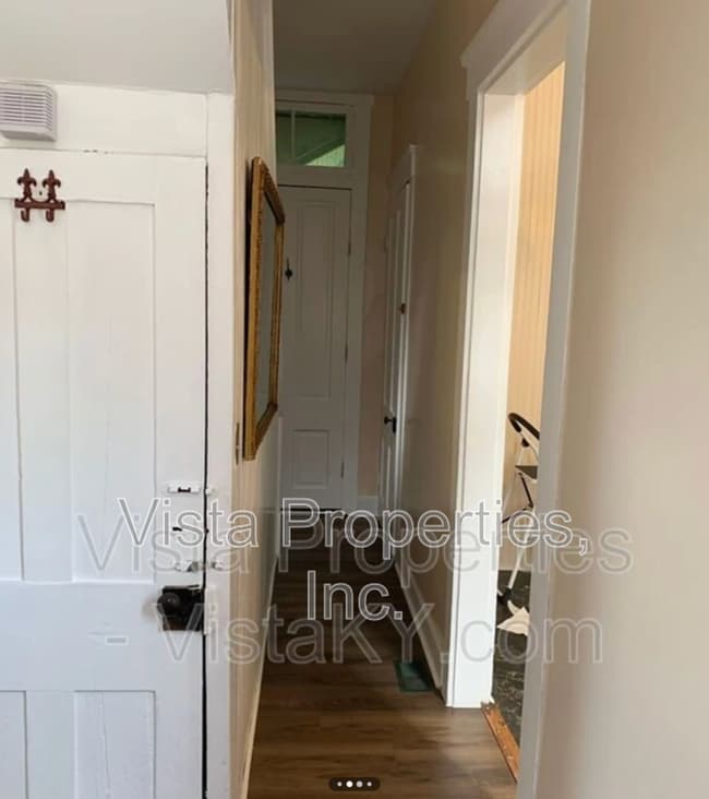 Building Photo - 514 W Oak St