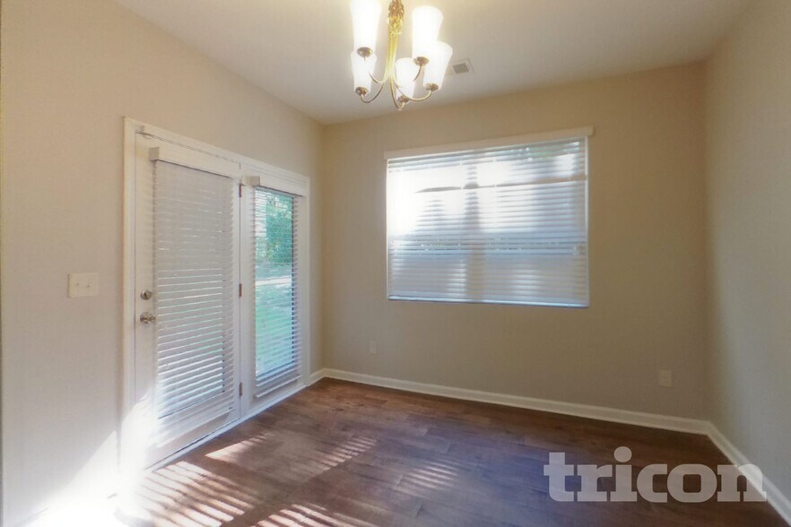 Building Photo - 474 Lake Ridge Ln