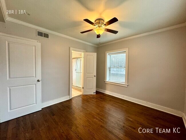 Building Photo - 710 W 48th St