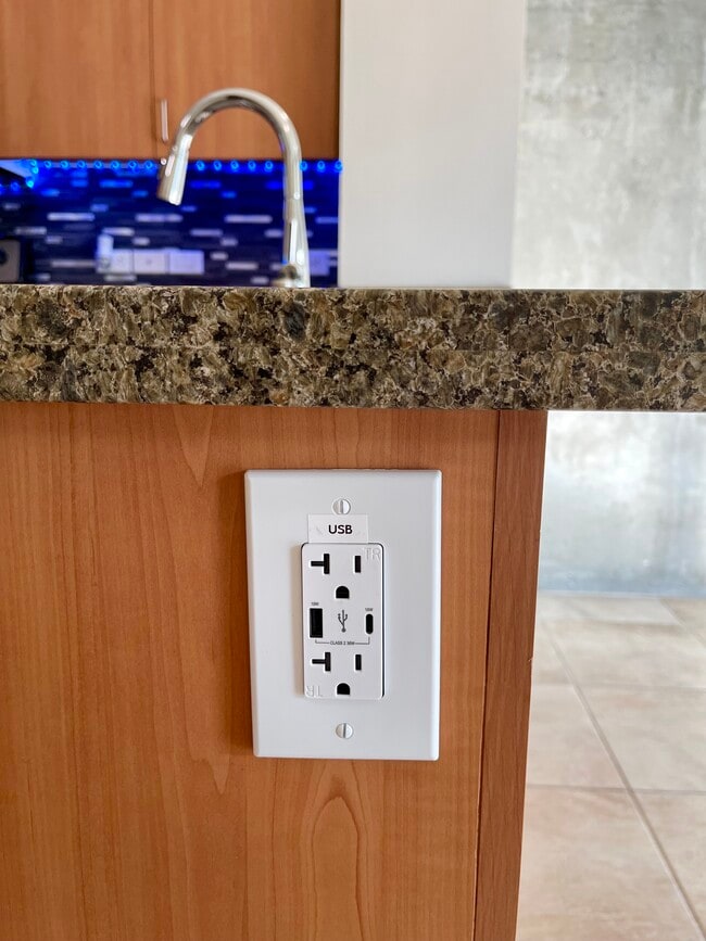 Building Photo - 1080 Park Blvd